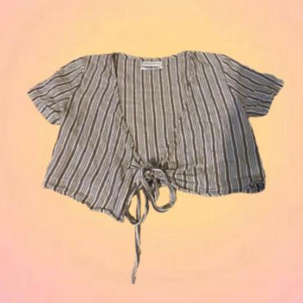 urban outfitters crop front tie top size s